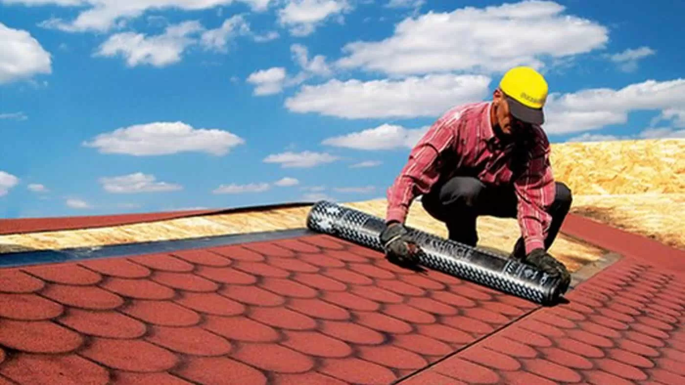 çatı izolasyonu yapan usta